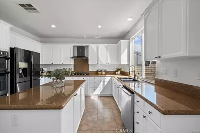 29052 Madrid Place, Castaic, CA 91384 - Photo 19