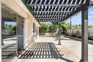 28924 Raintree Ln, Saugus, CA 91390 - Photo 37