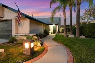 28924 Raintree Ln, Saugus, CA 91390 - Photo 3