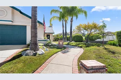 28924 Raintree Lane, Saugus, CA 91390 - Photo 5