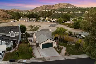 28924 Raintree Ln, Saugus, CA 91390 - Photo 7