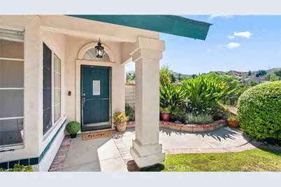 28924 Raintree Lane, Saugus, CA 91390 - Photo 11
