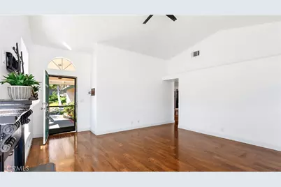 28924 Raintree Lane, Saugus, CA 91390 - Photo 13