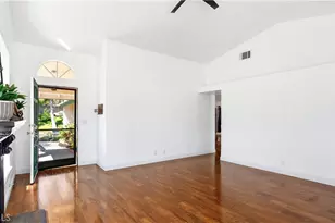 28924 Raintree Ln, Saugus, CA 91390 - Photo 13