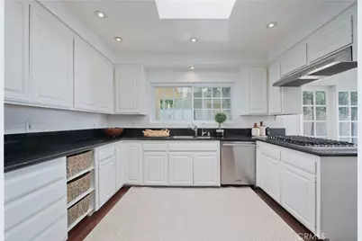 18056 Lake Encino, Encino, CA 91316 - Photo 7