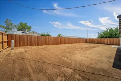 8837 Holly, California City, CA 93505 - Photo 27