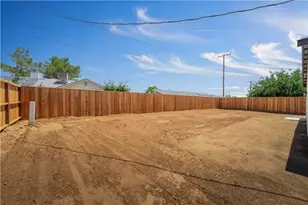 8837 Holly, California City, CA 93505 - Photo 27