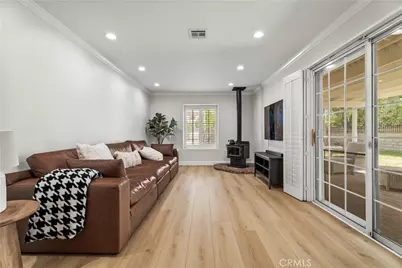 28154 Guilford Lane, Saugus, CA 91350 - Photo 13