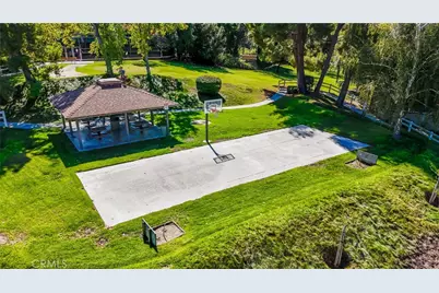 20002 Avenue Of The Oaks, Newhall, CA 91321 - Photo 37