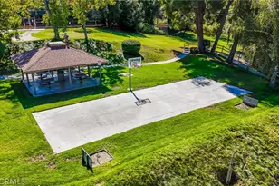 20002 Ave Of The Oaks, Newhall, CA 91321 - Photo 37