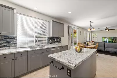 30479 Mallorca Pl, Castaic, CA 91384 - Photo 23