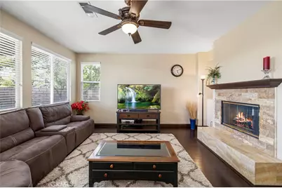 30479 Mallorca Pl, Castaic, CA 91384 - Photo 13