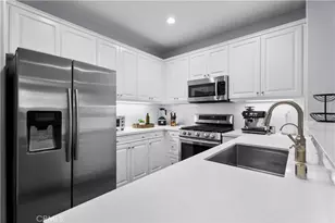 27249 Riverview Ln, Valencia, CA 91354 - Photo 17