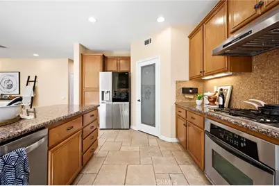 8501 Browns Creek Ln, Canoga Park, CA 91304 - Photo 13