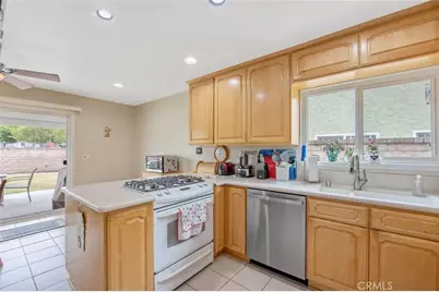 20862 Alaminos, Saugus, CA 91350 - Photo 15
