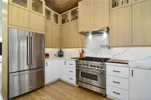 22253 Flanco Rd, Woodland Hills, CA 91364 - Photo 13