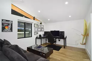22253 Flanco Rd, Woodland Hills, CA 91364 - Photo 23
