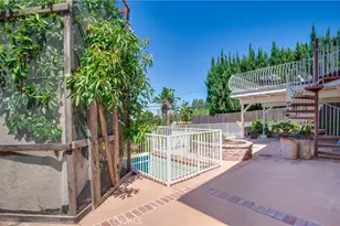 22459 Venido, Woodland Hills, CA 91364 - Photo 35