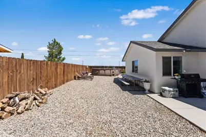 7821 Fir, California City, CA 93505 - Photo 37