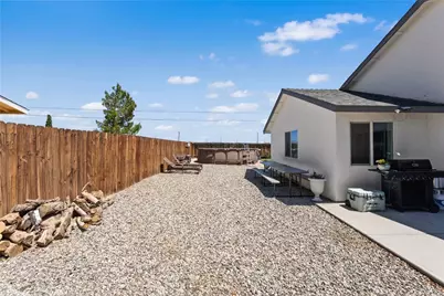 7821 Fir, California City, CA 93505 - Photo 37