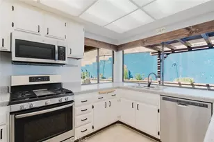 1063 Corbett Ln, Simi Valley, CA 93065 - Photo 17