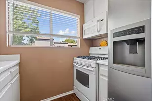 21305 Nandina Ln, Newhall, CA 91321 - Photo 13
