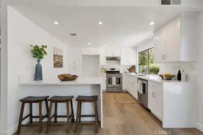 18201 Erwin Street, Tarzana, CA 91335 - Photo 11
