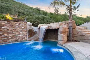22238 Evening Star Ct, Saugus, CA 91390 - Photo 11