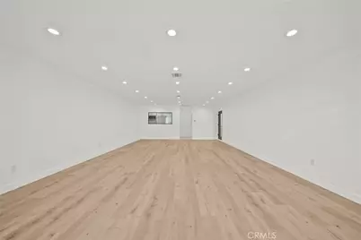 11488 Burbank, North Hollywood, CA 91601 - Photo 9