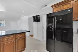 21025 Blythe St, Canoga Park, CA 91304 - Photo 11