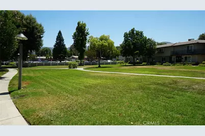 24253 La Glorita Circle, Newhall, CA 91321 - Photo 33