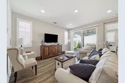 20558 Martingale, Saugus, CA 91350 - Photo 3