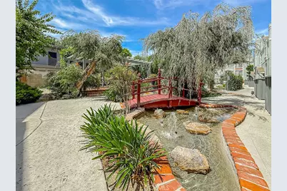 18100 Burbank Boulevard #24, Tarzana, CA 91356 - Photo 35