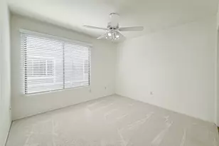 18100 Burbank Blvd, Tarzana, CA 91356 - Photo 27