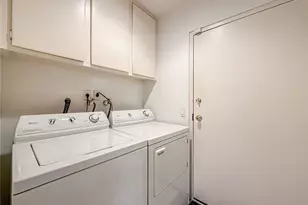 18100 Burbank Blvd, Tarzana, CA 91356 - Photo 33