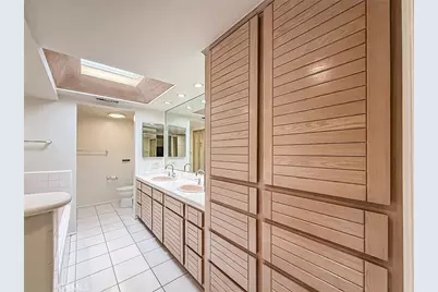 18100 Burbank Boulevard #24, Tarzana, CA 91356 - Photo 19