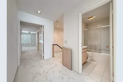 18100 Burbank Boulevard #24, Tarzana, CA 91356 - Photo 23