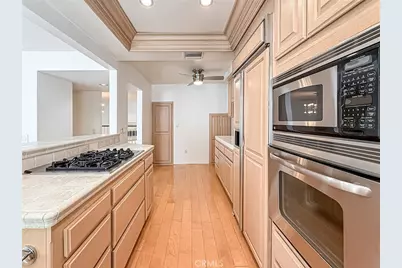 18100 Burbank Boulevard #24, Tarzana, CA 91356 - Photo 9