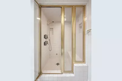 18100 Burbank Boulevard #24, Tarzana, CA 91356 - Photo 21