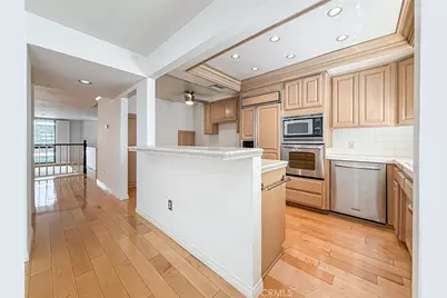 18100 Burbank Boulevard #24, Tarzana, CA 91356 - Photo 11