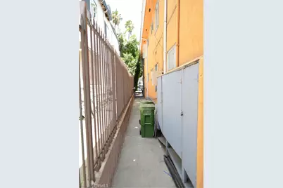 749 S Berendo, Los Angeles, CA 90005 - Photo 17