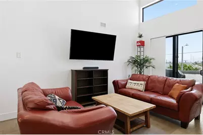 11324 Victory Boulevard, North Hollywood, CA 91606 - Photo 19