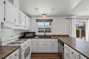 32003 Emerald, Castaic, CA 91384 - Photo 11