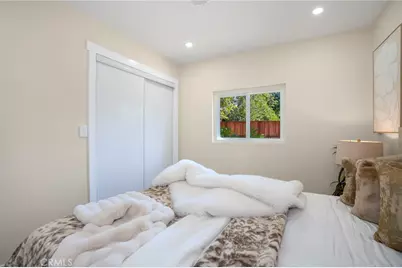 15725 Drell Street, Sylmar, CA 91342 - Photo 11