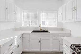 548 N Kenmore, Los Angeles, CA 90004 - Photo 11