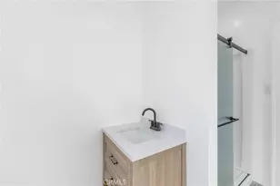 548 N Kenmore, Los Angeles, CA 90004 - Photo 17