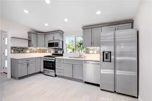 9661 Hayvenhurst Ave, Northridge, CA 91343 - Photo 15
