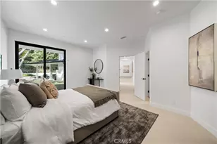16105 Clear Oak Dr, Encino, CA 91436 - Photo 27