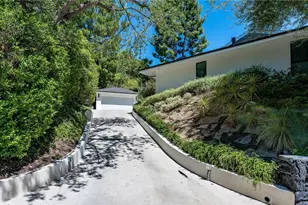 16105 Clear Oak Dr, Encino, CA 91436 - Photo 41