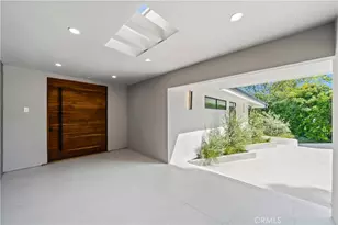 16105 Clear Oak Dr, Encino, CA 91436 - Photo 3